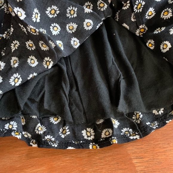 Brandy Melville Black And Daisy Skirt One Size Fits All *See Measurements (1250) - Picture 3 of 9